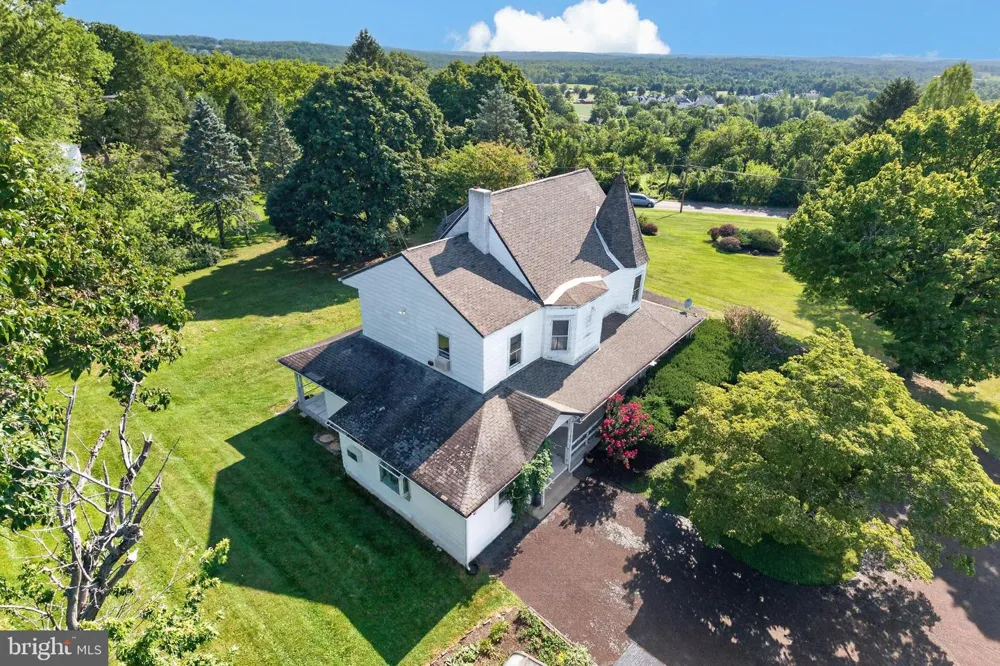 320 HILLTOWN PIKE Line Lexington, PA 18932