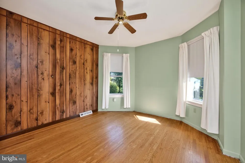 320 HILLTOWN PIKE Line Lexington, PA 18932