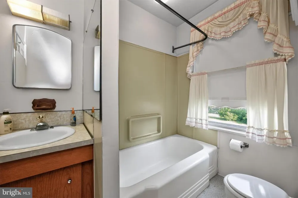 320 HILLTOWN PIKE Line Lexington, PA 18932