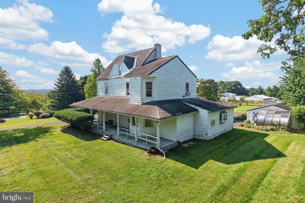 320 HILLTOWN PIKE Line Lexington, PA 18932