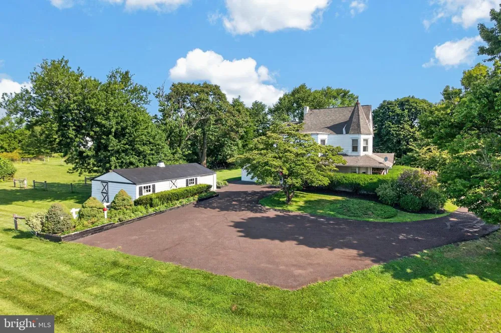 320 HILLTOWN PIKE Line Lexington, PA 18932