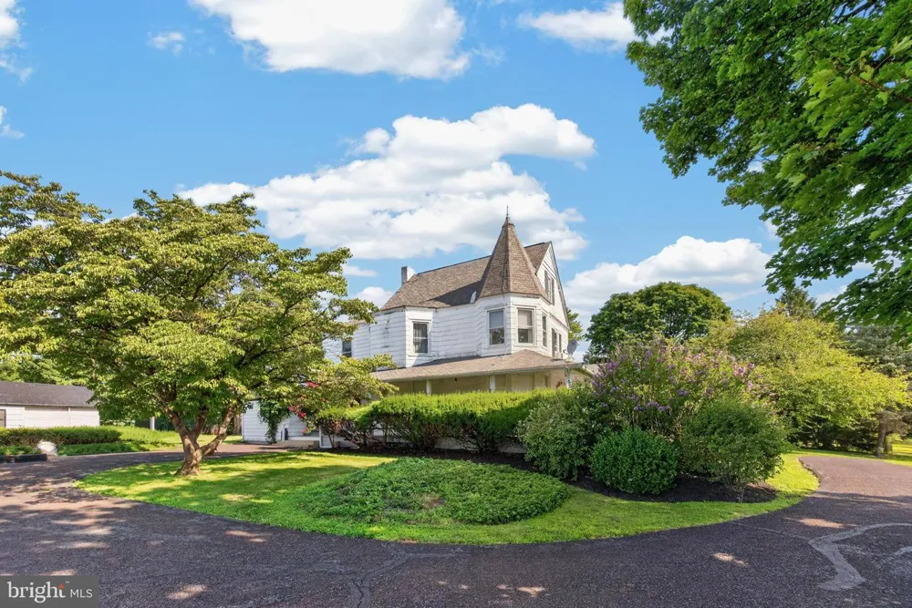 320 HILLTOWN PIKE Line Lexington, PA 18932