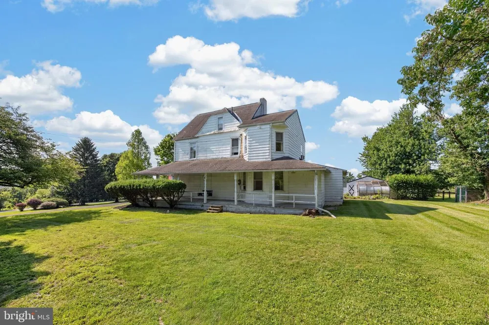 320 HILLTOWN PIKE Line Lexington, PA 18932