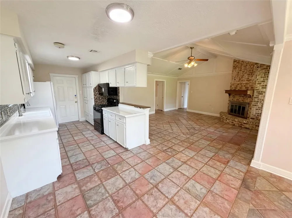 1902 New Orleans Street Deer Park, TX 77536