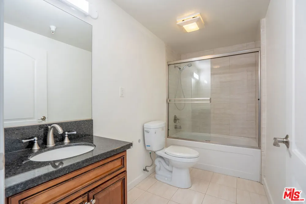 1037 S Fedora Street #401 Los Angeles, CA 90006