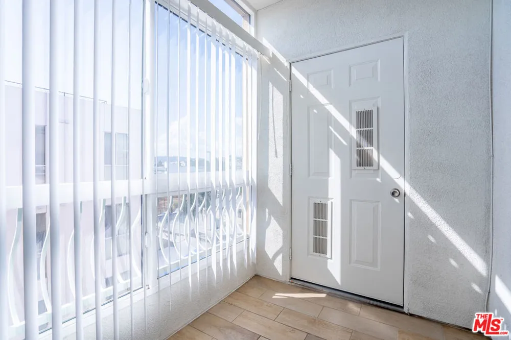 1037 S Fedora Street #401 Los Angeles, CA 90006