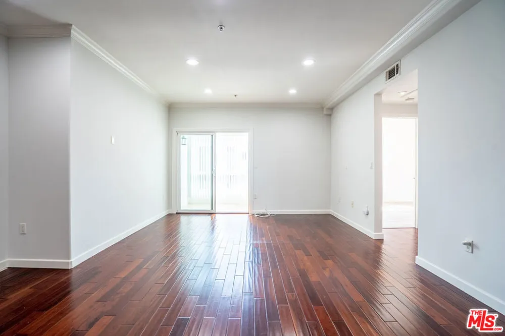 1037 S Fedora Street #401 Los Angeles, CA 90006