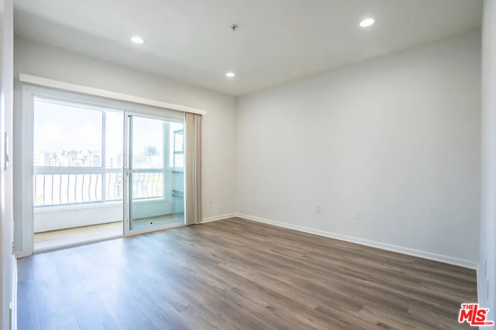 1037 S Fedora Street #401 Los Angeles, CA 90006
