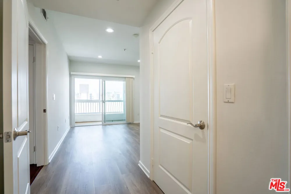1037 S Fedora Street #401 Los Angeles, CA 90006