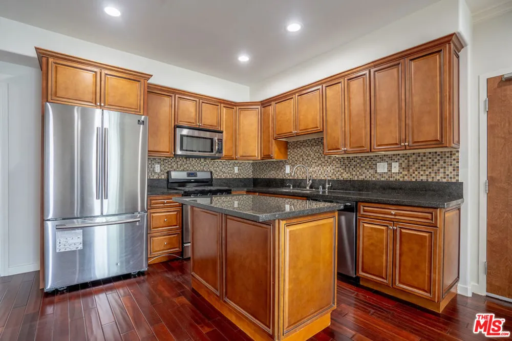 1037 S Fedora Street #401 Los Angeles, CA 90006