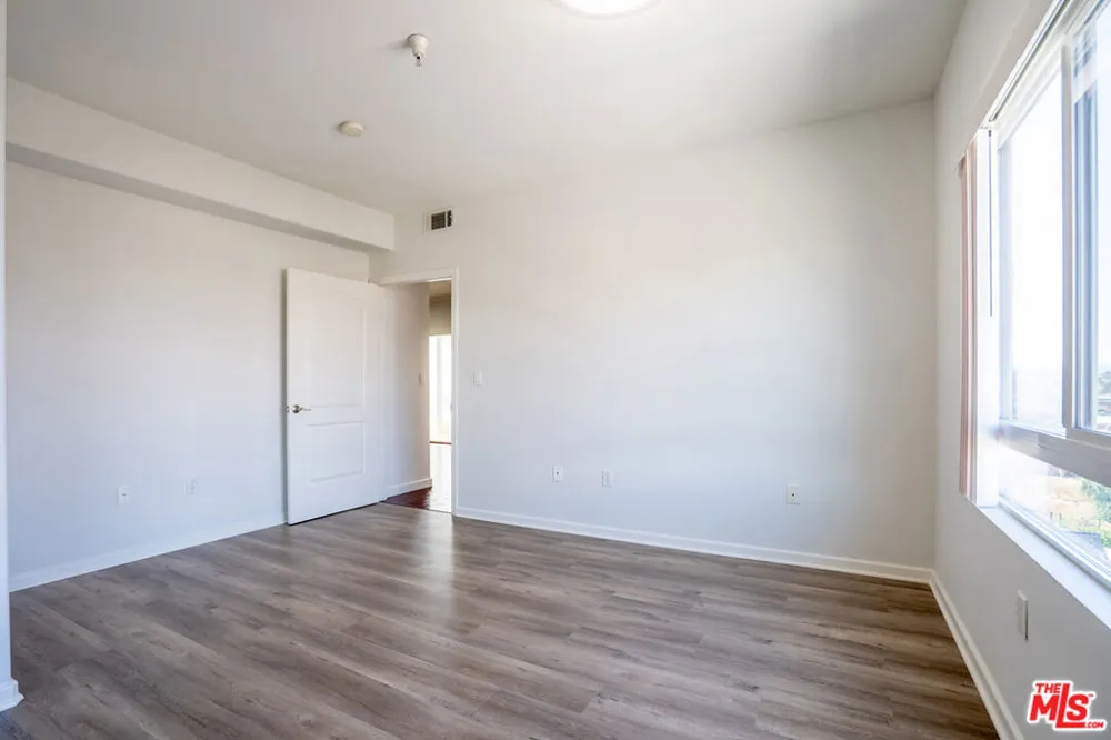 1037 S Fedora Street #401 Los Angeles, CA 90006