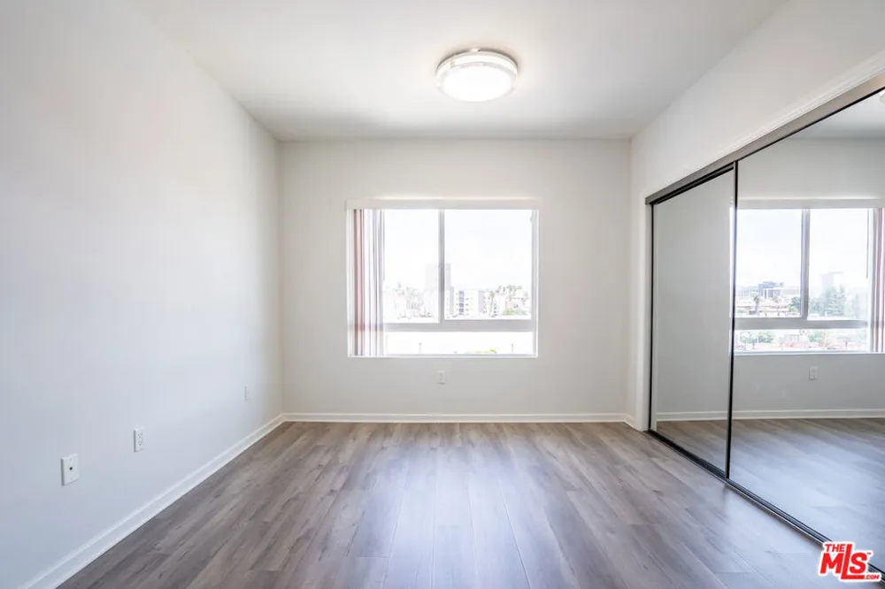 1037 S Fedora Street #401 Los Angeles, CA 90006