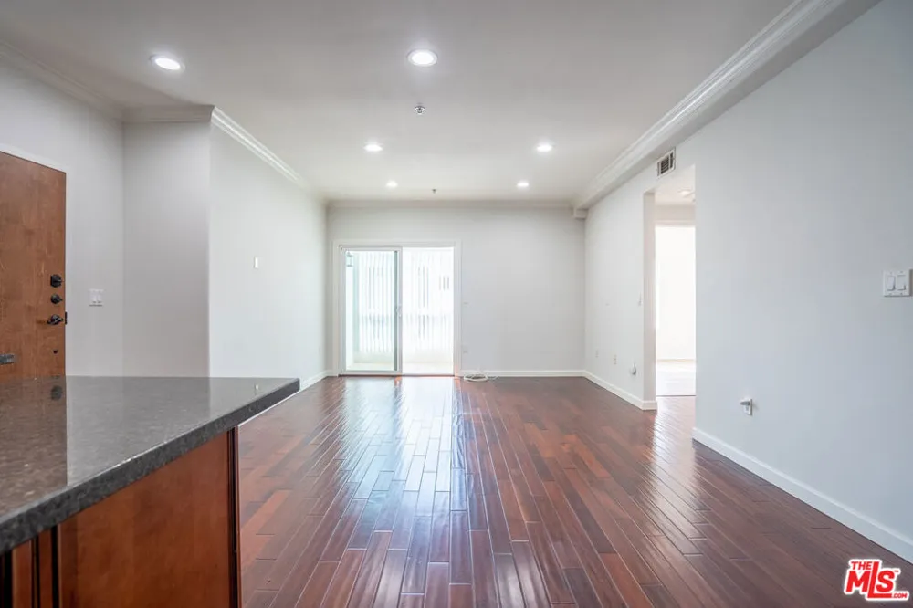1037 S Fedora Street #401 Los Angeles, CA 90006