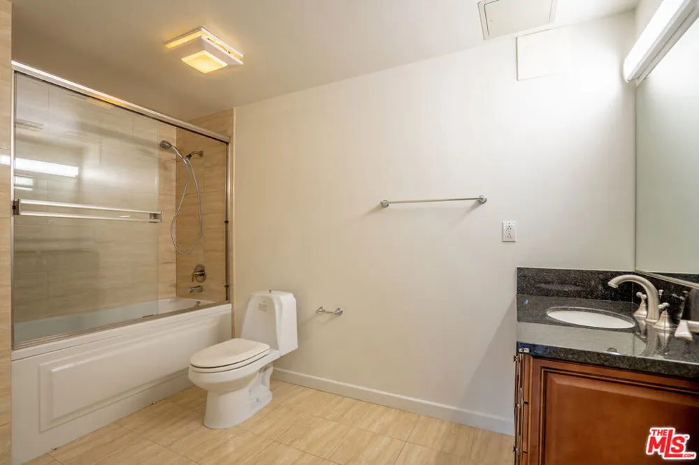 1037 S Fedora Street #401 Los Angeles, CA 90006