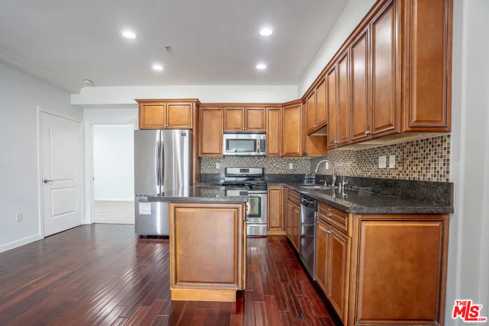 1037 S Fedora Street #401 Los Angeles, CA 90006