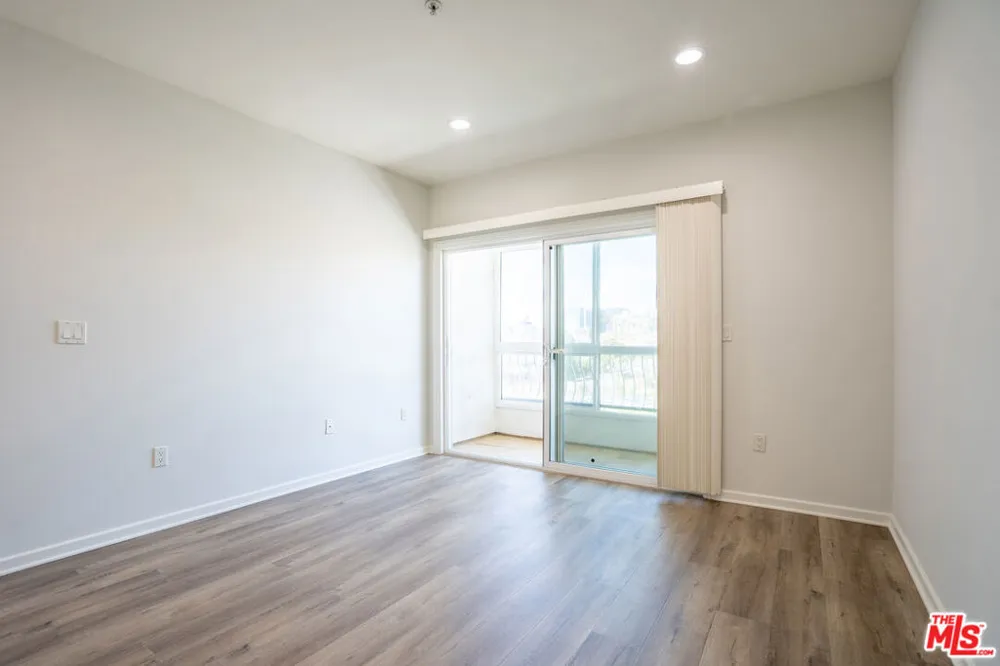 1037 S Fedora Street #401 Los Angeles, CA 90006