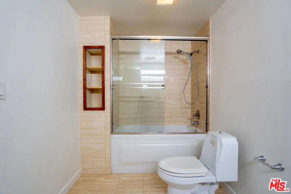1037 S Fedora Street #401 Los Angeles, CA 90006