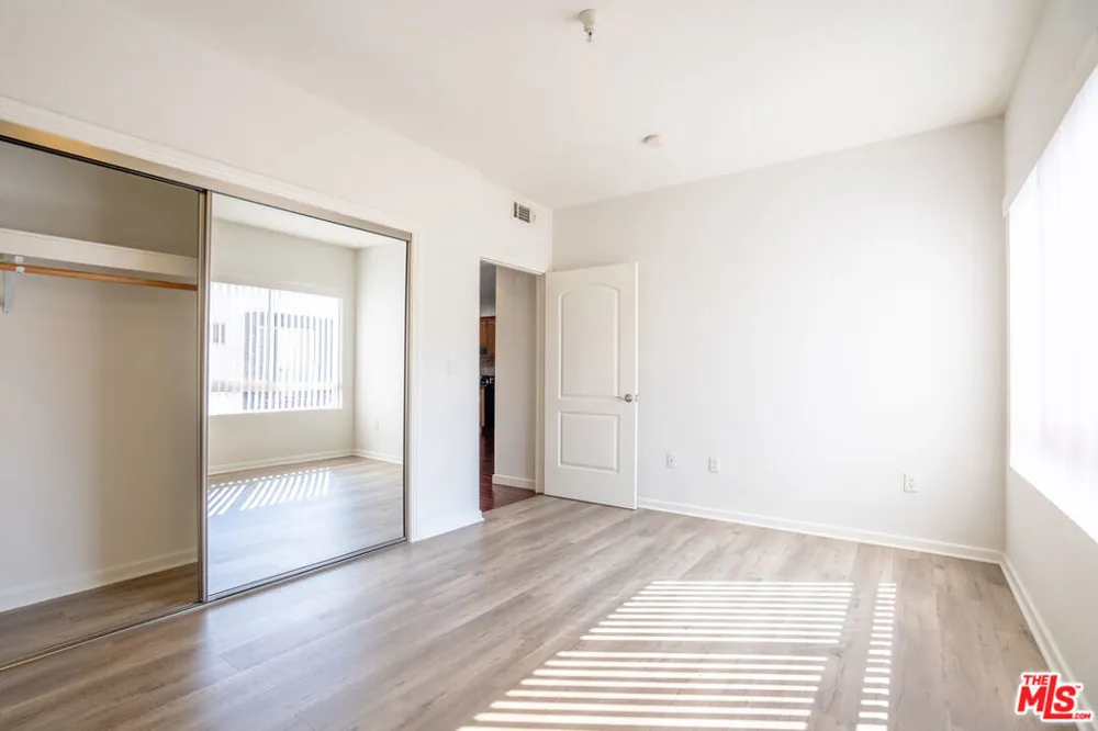 1037 S Fedora Street #401 Los Angeles, CA 90006