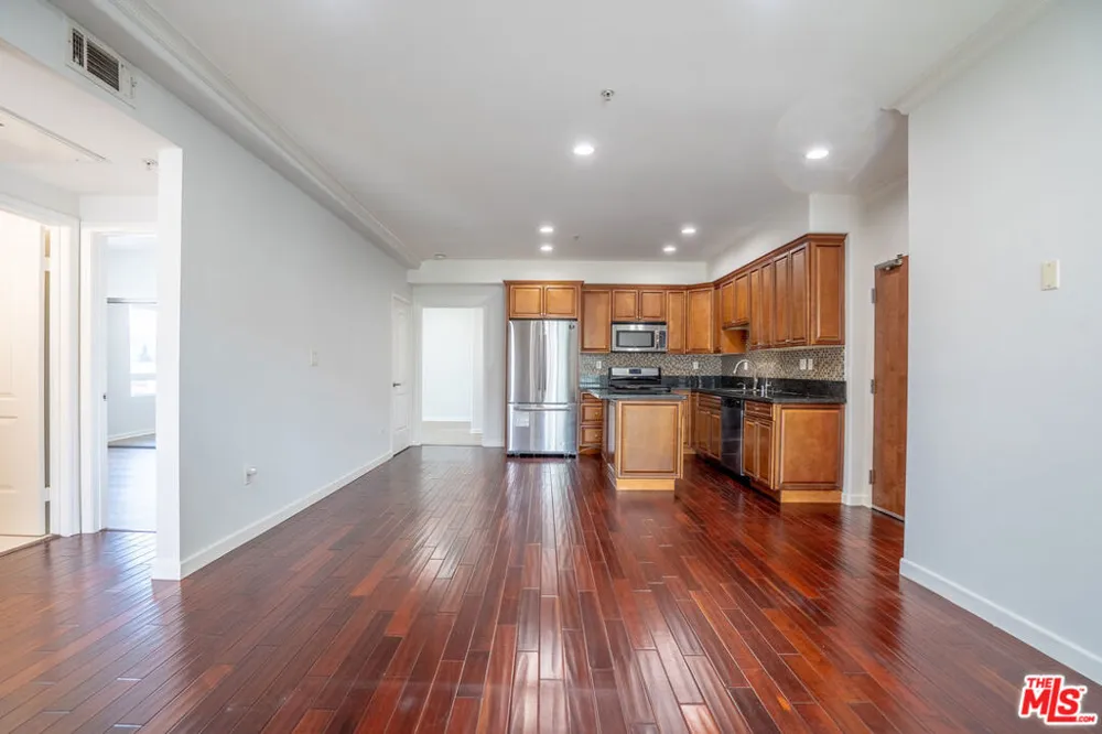 1037 S Fedora Street #401 Los Angeles, CA 90006