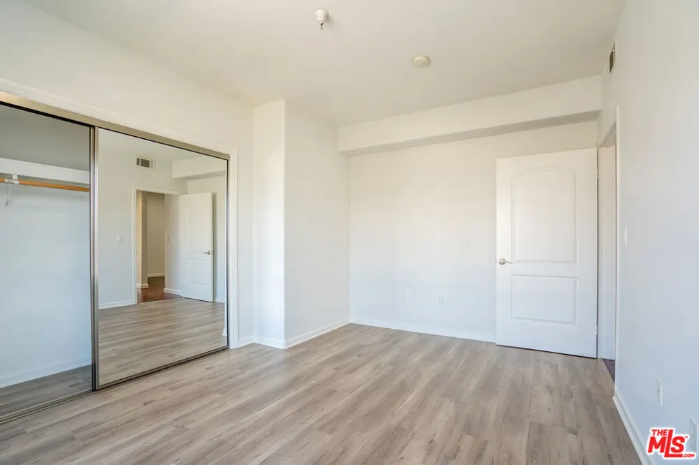 1037 S Fedora Street #401 Los Angeles, CA 90006
