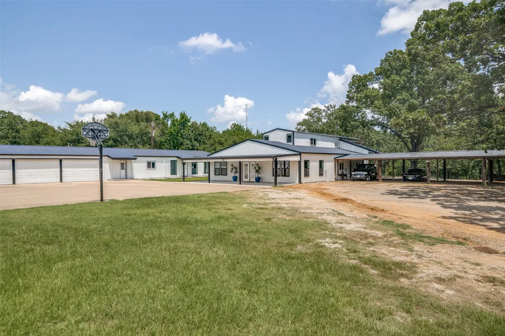558 Private RD 7423 Emory, TX 75440