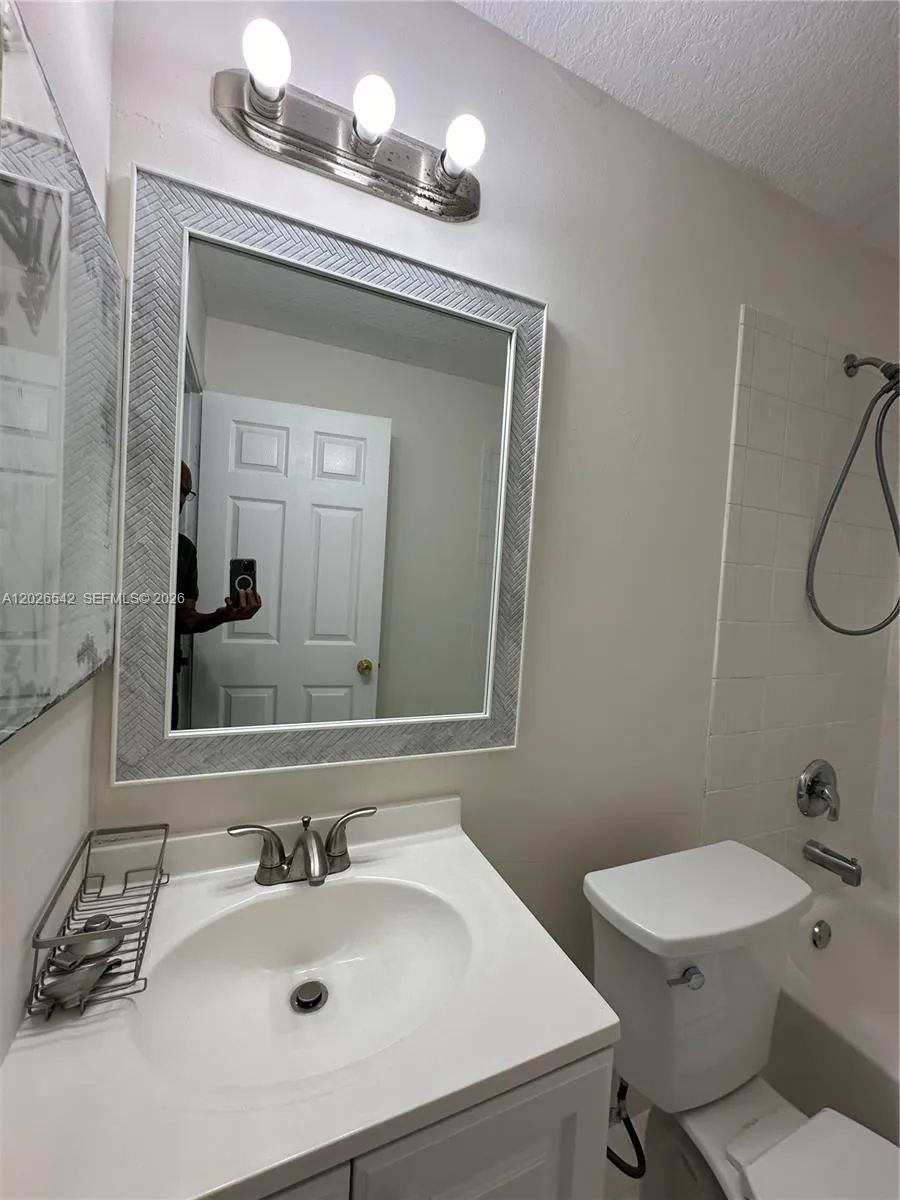 824 Summit Lake West Palm Beach, FL 33406