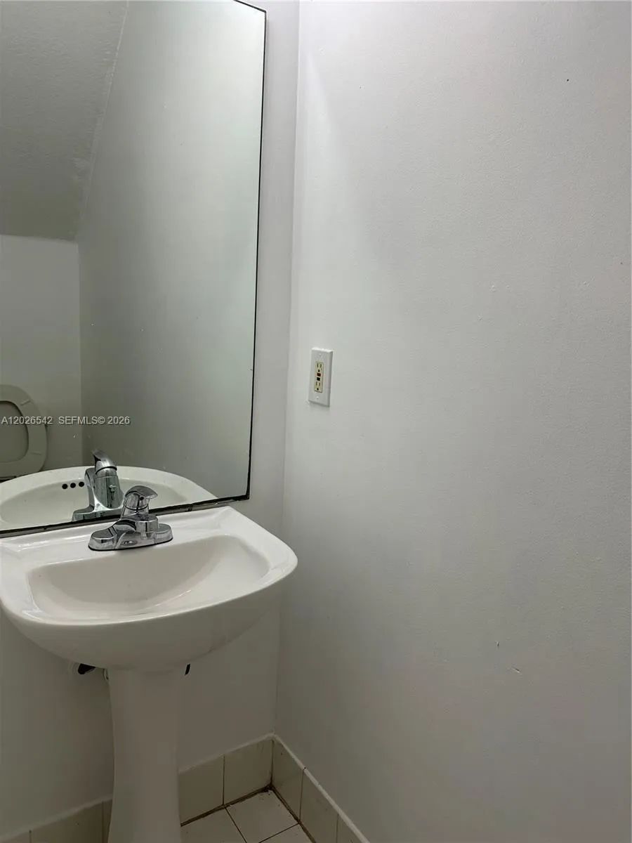 824 Summit Lake West Palm Beach, FL 33406