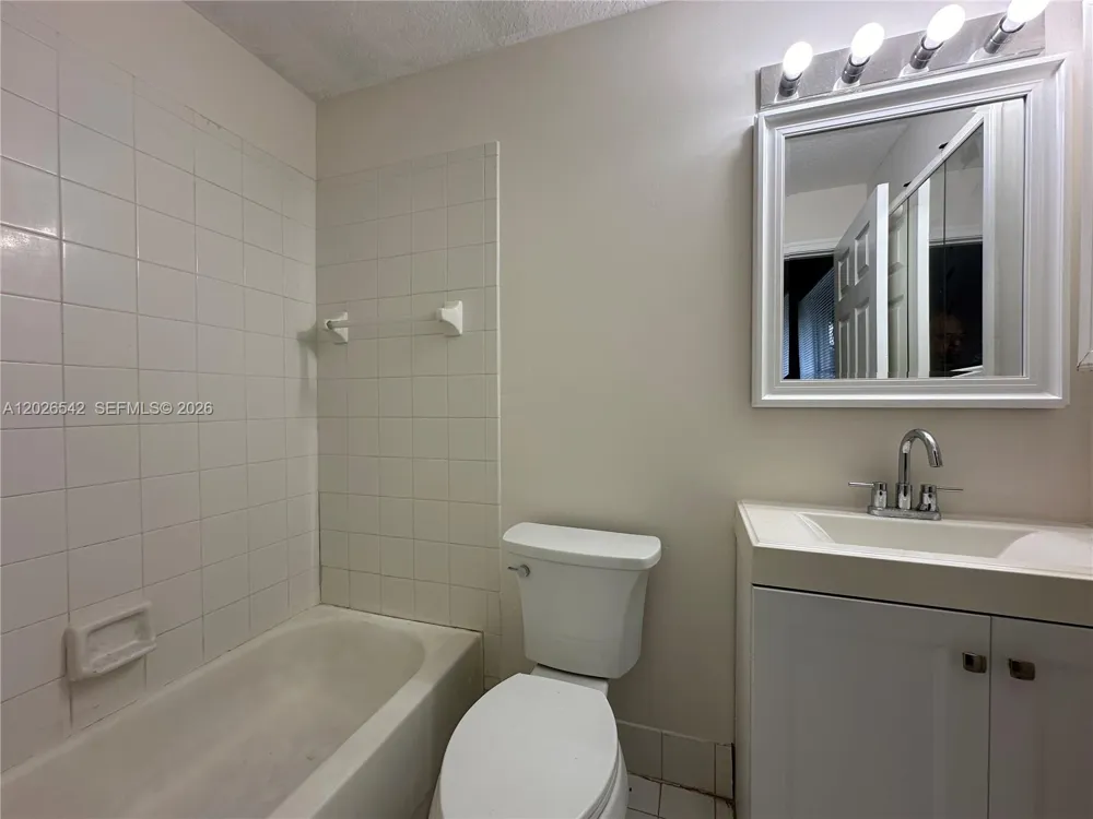 824 Summit Lake West Palm Beach, FL 33406