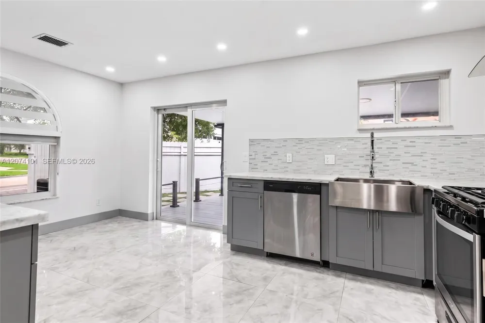 3197 W 79th Pl Hialeah, FL 33018