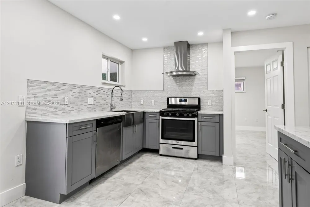 3197 W 79th Pl Hialeah, FL 33018