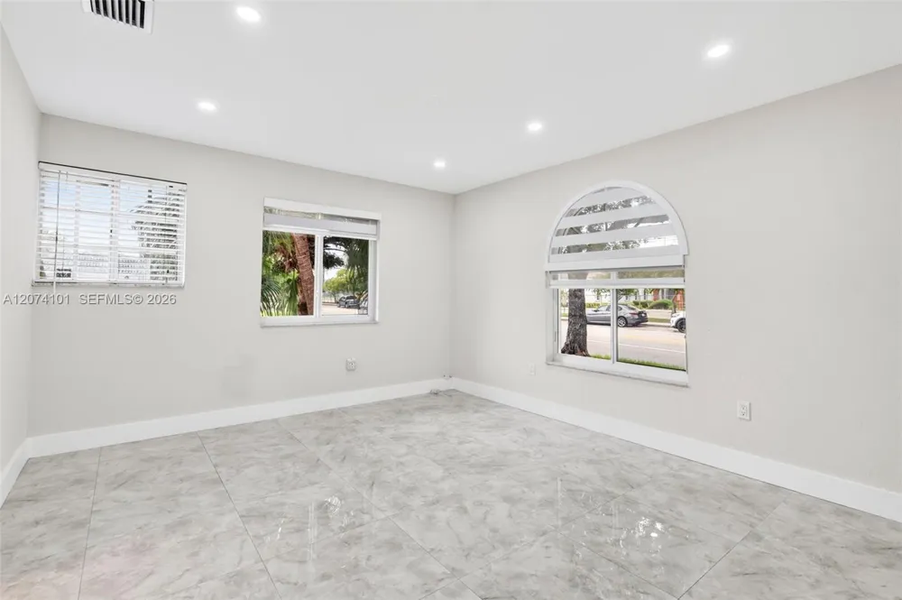 3197 W 79th Pl Hialeah, FL 33018