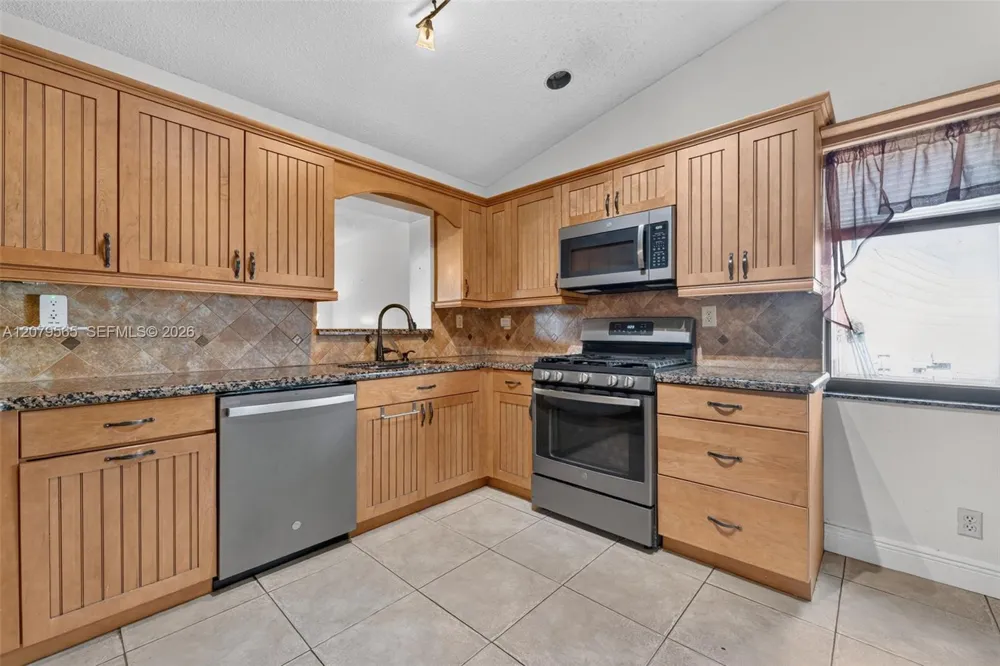 7508 SW 6th Ct North Lauderdale, FL 33068