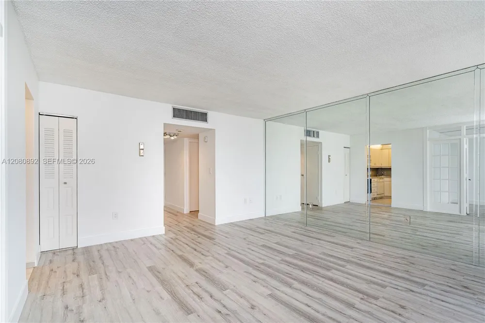 3625 Country Club Dr #901 Aventura, FL 33180