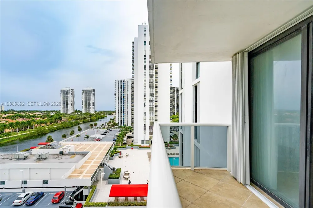3625 Country Club Dr #901 Aventura, FL 33180