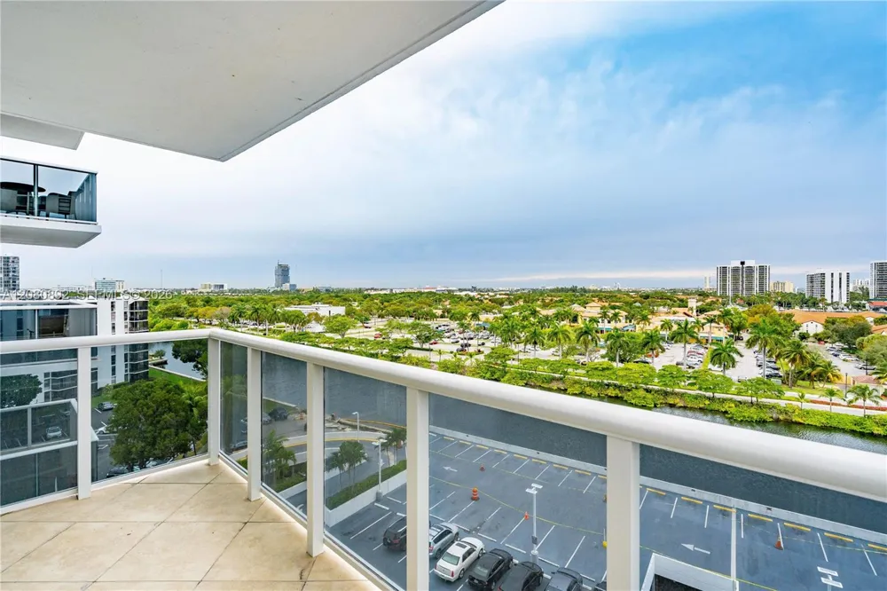 3625 Country Club Dr #901 Aventura, FL 33180