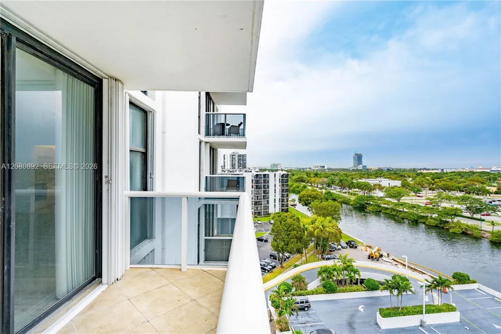 3625 Country Club Dr #901 Aventura, FL 33180