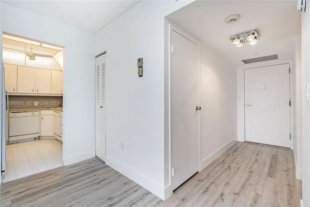 3625 Country Club Dr #901 Aventura, FL 33180