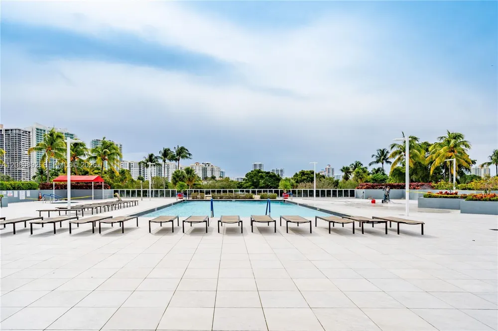 3625 Country Club Dr #901 Aventura, FL 33180
