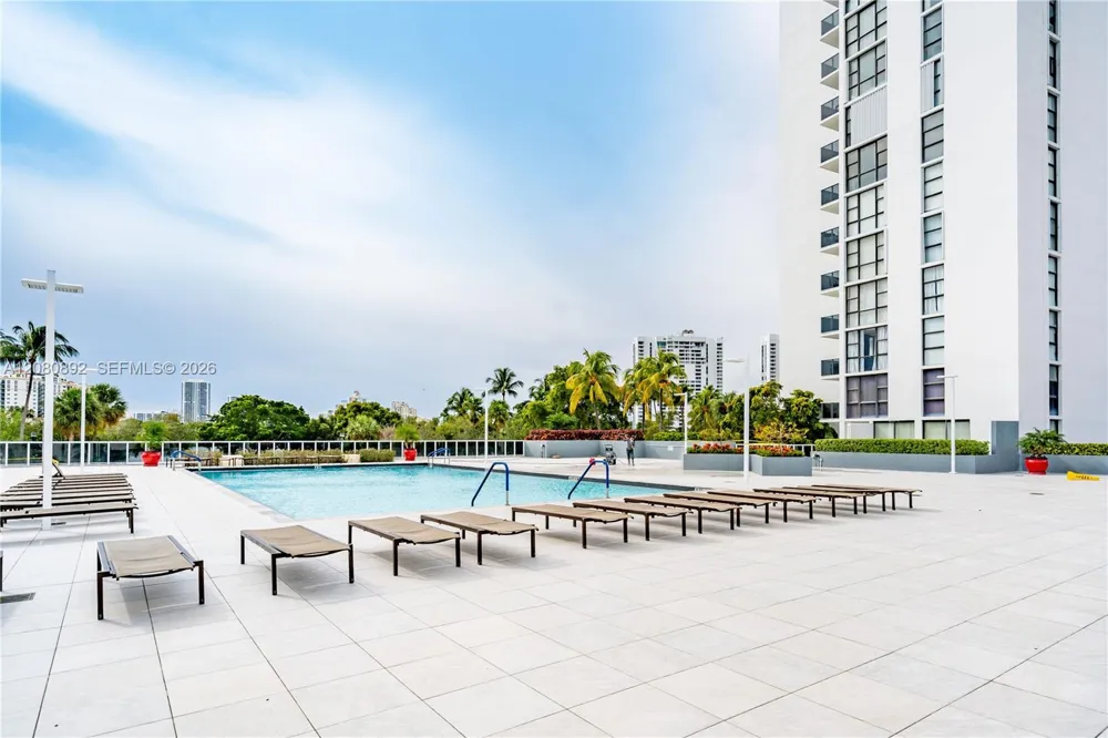 3625 Country Club Dr #901 Aventura, FL 33180
