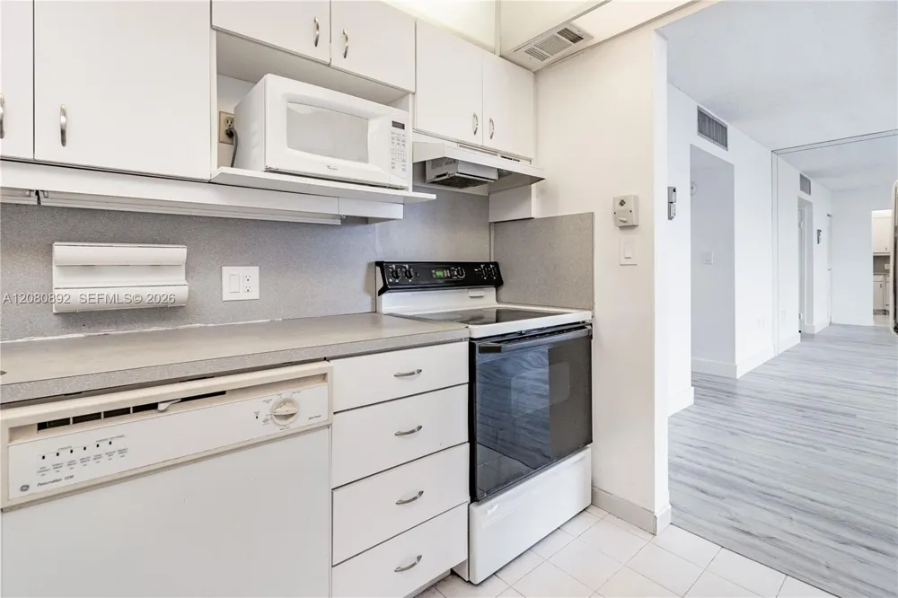 3625 Country Club Dr #901 Aventura, FL 33180