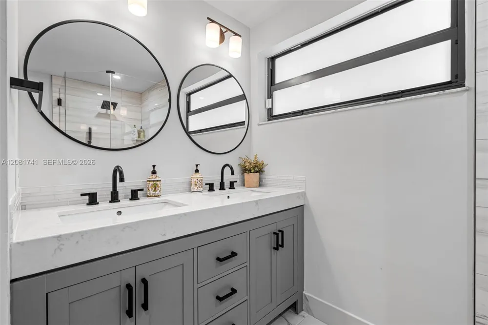 1699 W Fairway Rd Pembroke Pines, FL 33026