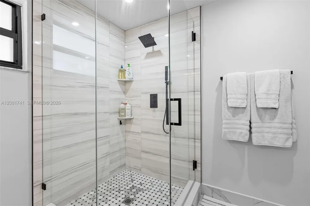 1699 W Fairway Rd Pembroke Pines, FL 33026