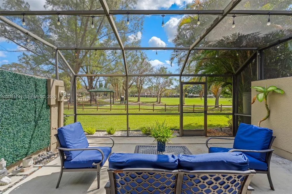 1699 W Fairway Rd Pembroke Pines, FL 33026
