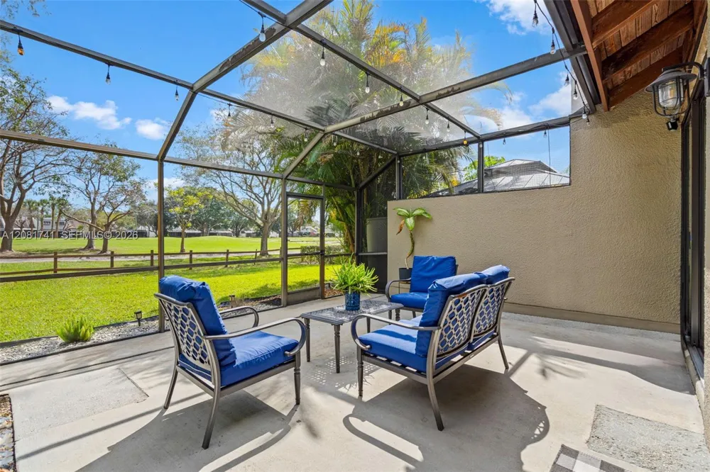 1699 W Fairway Rd Pembroke Pines, FL 33026