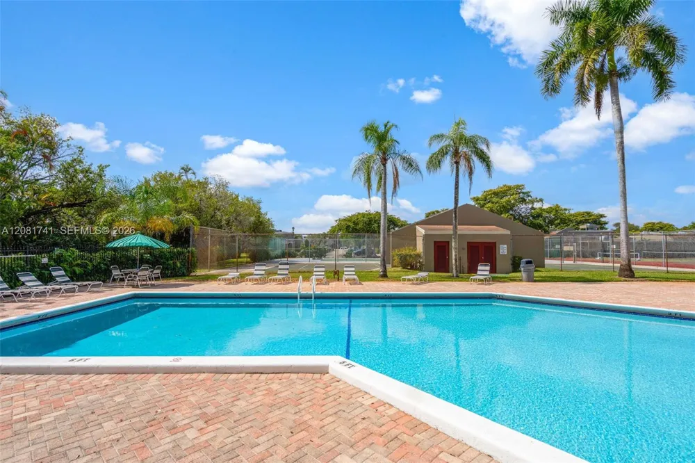 1699 W Fairway Rd Pembroke Pines, FL 33026