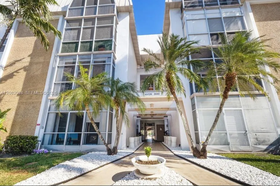 3040 NE 16th Ave #104 Oakland Park, FL 33334
