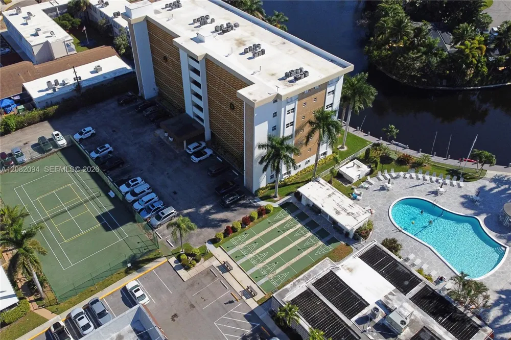 3040 NE 16th Ave #104 Oakland Park, FL 33334
