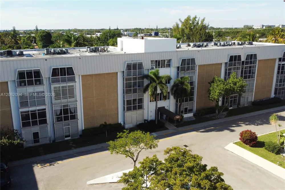 3040 NE 16th Ave #104 Oakland Park, FL 33334