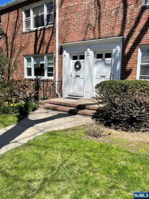 151 E Palisade Avenue C2