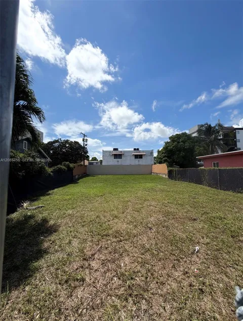 816 NW 21st Ct